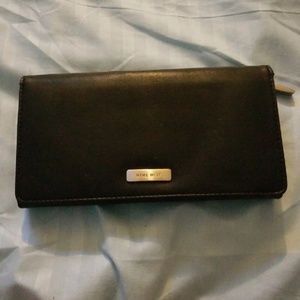 Nine west wallet